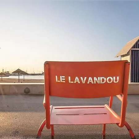 3 Pieces Avec Terrasse Au Lavandou, Proche Plages Et Commerces - Fr-1-251-582 *
