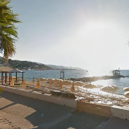 3 Pieces Avec Terrasse Au Lavandou, Proche Plages Et Commerces - Fr-1-251-582