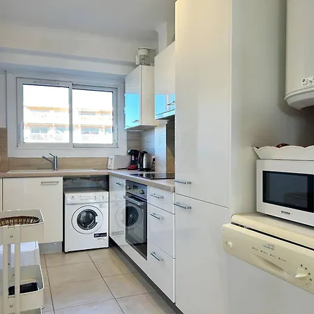 3 Pieces Avec Terrasse Au Lavandou, Proche Plages Et Commerces - Fr-1-251-582 Apartment *