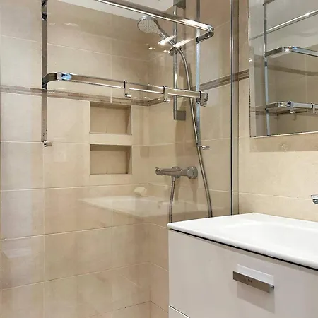 Apartment 3 Pieces Avec Terrasse Au Lavandou, Proche Plages Et Commerces - Fr-1-251-582 Le Lavandou