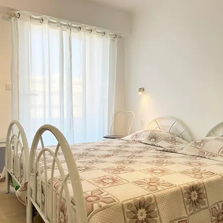 Apartment 3 Pieces Avec Terrasse Au Lavandou, Proche Plages Et Commerces - Fr-1-251-582 *