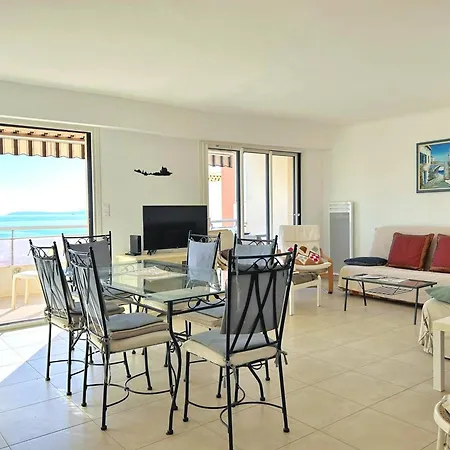 Apartment 3 Pieces Avec Terrasse Au Lavandou, Proche Plages Et Commerces - Fr-1-251-582 Le Lavandou